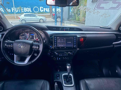 Toyota Hilux 2.8 D-4D TURBO DIESEL CD SRX 4X4 AUTOMÁTICO