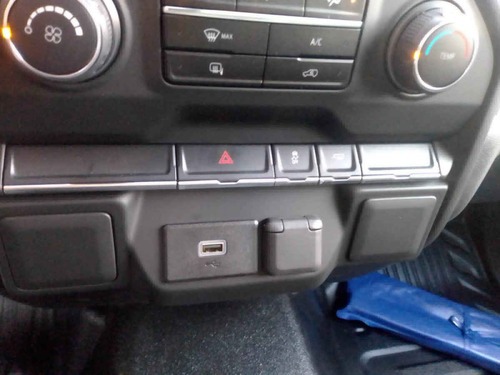 Imagen 4 de 11 de Chevrolet Silverado 2020 2p 1500 Wt Cr 4x2 A