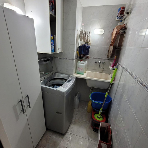 Impecable Propiedad En Florida Oeste. En Calle Muy Tranquila. Cerca De Cómodos Accesos