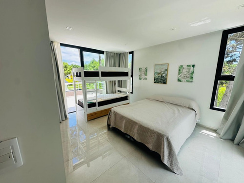 Excelente Casa En Pinamar - Nueva Con Muebles De Diseño