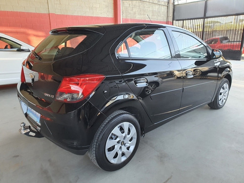 Imagem 3 de 14 de Chevrolet Onix 2014 1.4 Lt 5p