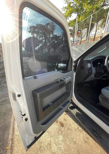 Imagen 10 de 15 de Ford F-250 Xlt Xlt