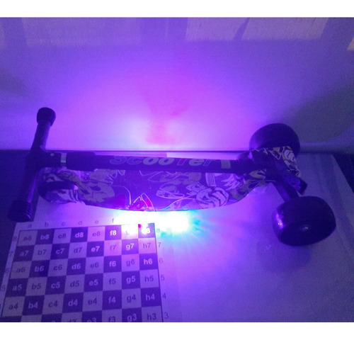 Imagen 2 de 7 de Scooter 3 Ruedas Para Niños, Patinete Con Luz Led