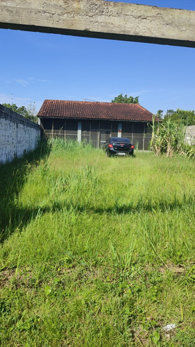 Casa Próxima Da Praia... Varanda E 3 Cômodos Com 1 Banheiro 