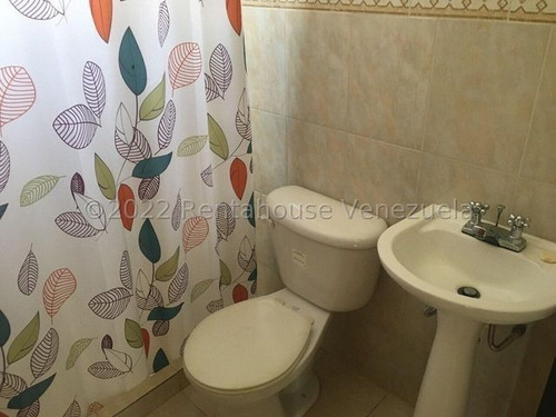 Imagen 13 de 30 de Casa Remodelada Cercana Al Centro Comercial Las Trinitarias, En Conjunto Cerrado De Alto Prestigio. Mls: 22-25424 Maritza 04245105659