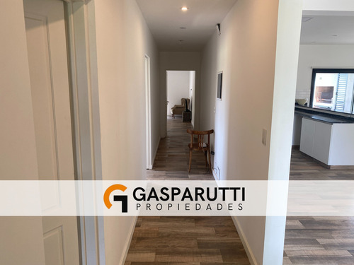 Casa En Venta En San Sebastían! 4 Ambientes Con Pileta!