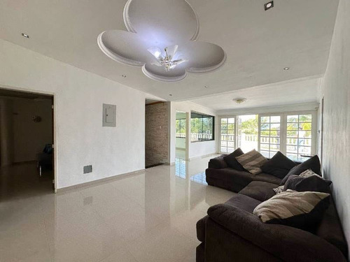 Josseyris Jimenez Vende Casa En Safari Country Club Carabobo