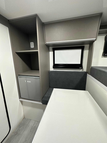 Camper Para Pickup Doble Cabina Marca Iseo