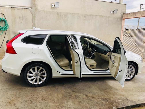 Volvo V60 2015 2.0 T5 Kinetic Drive-e 5p