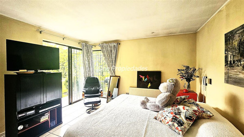 Casa En Venta De 4 Dorm.3 Baños Estar Servicio En Las Condes