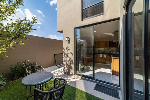 Imagen 10 de 26 de Casa En Zibata. 3 Recamaras. Paneles Solares En Areas Comunes Y Vialidades. Exclusividad. Excelente Arquitectura. Plusvalia De Mas 15%. Pregunta Por Los Esquemas De Pagos Y Descuentos