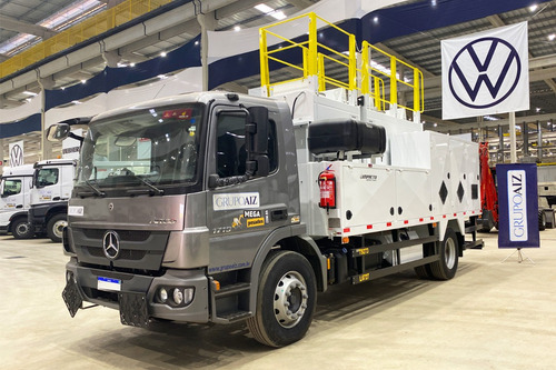 Caminhão Mb Atego 1719 4x2 24/25 Comboio 6.000l Impacto