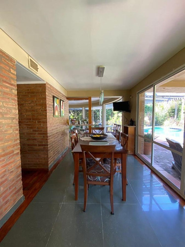 Casa 4 Dormitorios - Piscina - Carlos Pellegrini