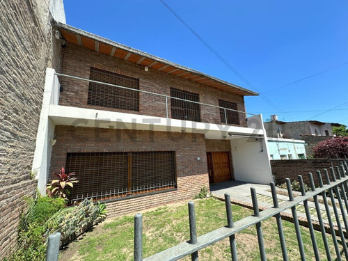 Casa En Venta Frente A San Isidro