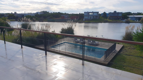 Casa En Venta A La Laguna De Ecuestre - Costa Esmeralda