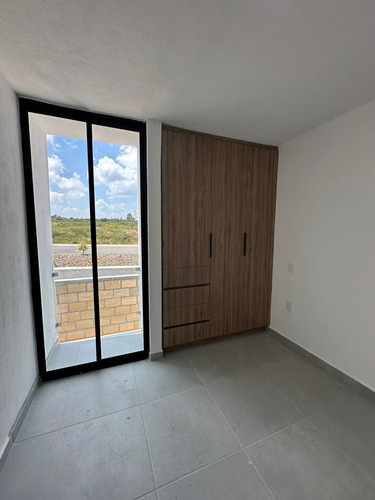Estrena En Juriquilla San Isidro, Gran Ubicación, Hermosa, 3 Recámaras, Estudio
