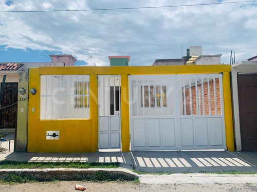 Casa En Venta Sobre Avenida Gandhí, San Juan Del Río, Querétaro.