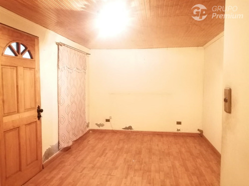 Casa En Venta De 2 Dorm. En El Bosque