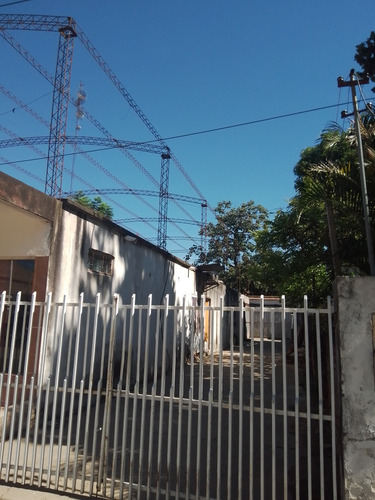 Vendo O Permuto Local Y Dos Galpones