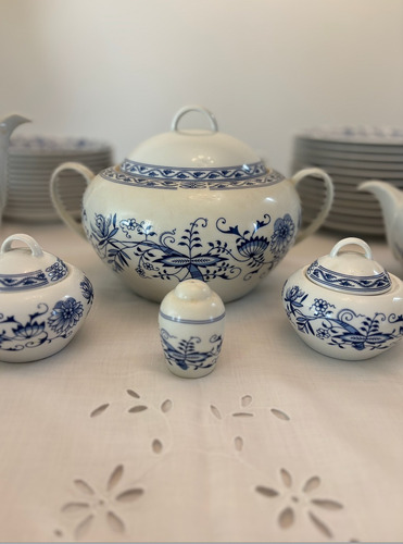 Juego De Vajilla Thun - 119 Piezas De Porcelana Azul Modelo De La Cebolla (Usado)