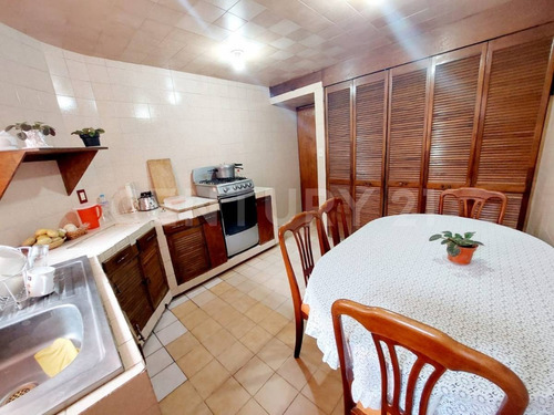 Imagen 5 de 19 de Casa En Venta De 3 Niveles Con Roof Garden, Cerca De Monte Maria