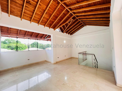 Casa Townhouse En Venta De 4 Niveles En Cantarrana Cocina Empotrada Piso De Mármol Parrillera Seguridad Nela 24-8827