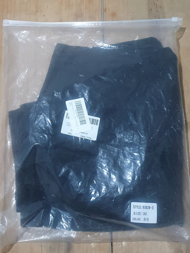 Bermuda Negra De Algodón Talla 30 Con Bolsillos (Usado)