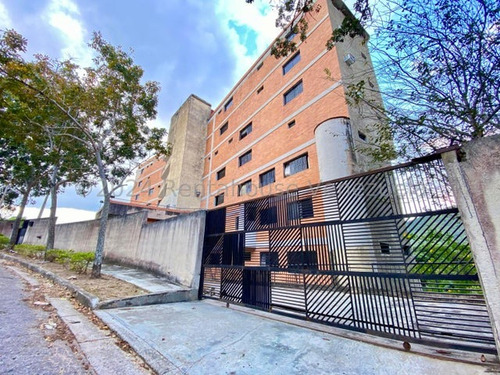 Cmp Apartamento En Venta Amplio Estilo Dúplex Parcialmente Amoblado Urb Lomas Del Este Valencia