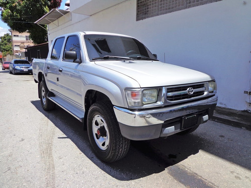 Imagen 2 de 11 de Toyota Hilux 2002 2.7 4x4 Sincrónico