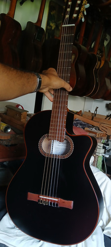 Guitarra Electrocriolla Media Caja Con Corte Con Ecualizador Negro Mate