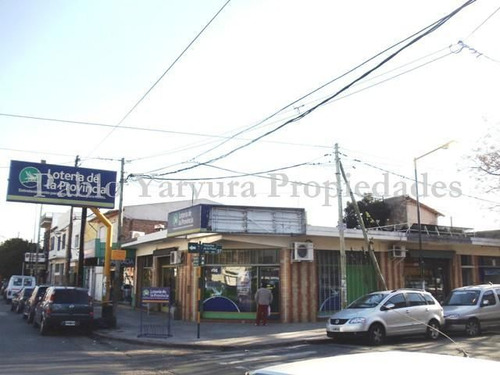 Local | De La Plaza Victorino 512