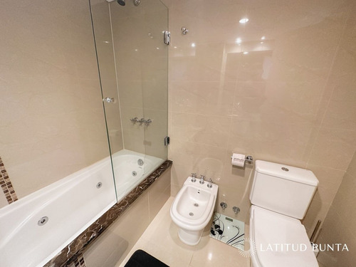 Imagen 11 de 23 de Apartamento En Casino Tower, 2 Dormitorios Y Medio - Punta Del Este Mansa
