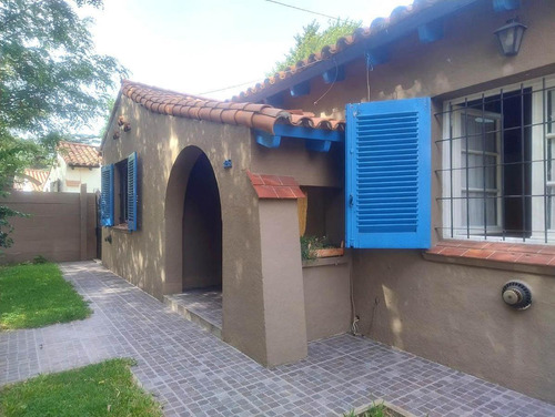 Venta - Chalet 4 Amb. Con Jardín Y Parrilla En Barrio Las Casitas