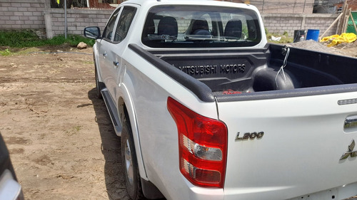 Imagen 3 de 5 de Mitsubishi L200 2018 2.4 Cabina Doble 4x2 Mt
