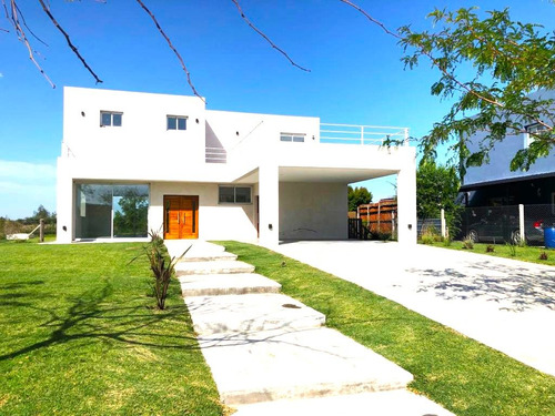 Casa En Venta En El Cantón A La Laguna