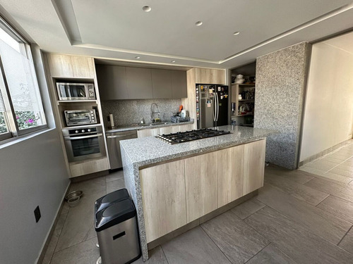 Casa Remodelada Y Llena De Espacios En El Corazón De Pedregal De San Francisco