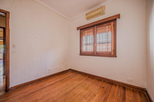Venta Casa Olivos Vicente Lopez 4 Ambientes Con Dependencia Garage Patio Jardin Parrilla