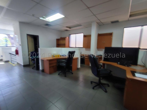 Los Chaguaramos !! Hermosa E Impecable Casa Acondicionada Para Uso De Oficina Y Comercial, 780 M2 Terreno, 828 M2 Const., 8 Oficinas, 5 Baños, 10 Pe, A/a, Sistemas De Seguridad. Excelente Ubicación !!