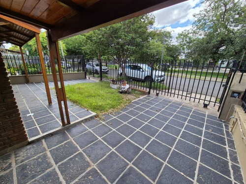 Casa En Venta Damian Garat 3025, Poeta Lugones, Córdoba, Argentina 4 Dormitorios