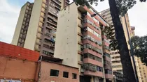 Comprar Venta De Cómodo E Iluminado Apto En La  La Concordia, Av Sur 4 Entre Esquinas De Reducto Y Glorieta, Frente A La Alcaldía Libertador, Parroquia Santa Teresa