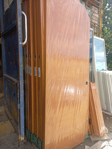 Imagen 2 de 5 de Puertas Polimetal Y Correderas