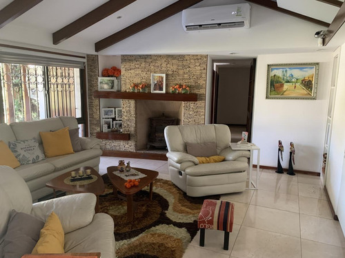 Imagen 12 de 30 de Excelente Chalet - Castelar Norte - Larralde Angosta - 5 Ambientes - 1450 M2 Lote - Venta - Permuta