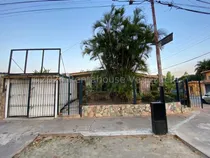 Comprar Te Presento Esta Magnifica Casa De Uso Comercial Ubicada Al Frente De La Av Don Julio Centeno. Se Puede Adecuar Para Diferentes Tipos De Negocios ( Restaurantes, Licoreria, Centro Gastronómico