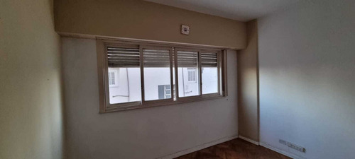 En Venta En Moron Sobre Calle Belgrano Frente A La Plaza De La Municipalidad Departamento De 2 Ambientes Apto Profesional F: 8984