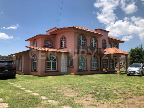 Casa En Venta En Bosques De Metepec, Metepec, Estado De México