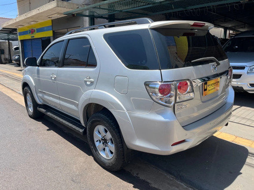 Toyota Hilux SW4 3.0 SRV 4X4 7 LUGARES 16V TURBO INTERCOOLER DIESEL 4P AUTOMÁTICO