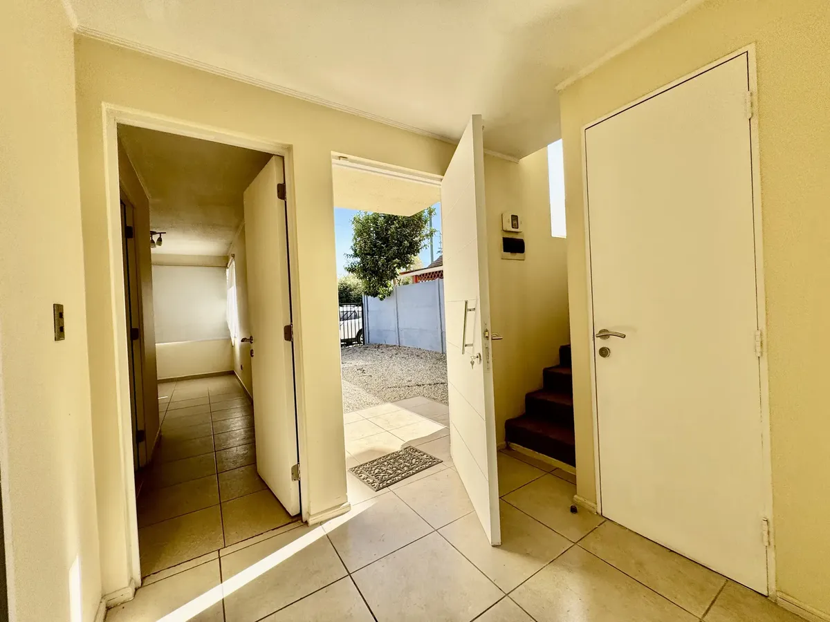 Imagen 5 de 14 de Casa De 2 Pisos/3d+3b+jardín/100/200 Mts