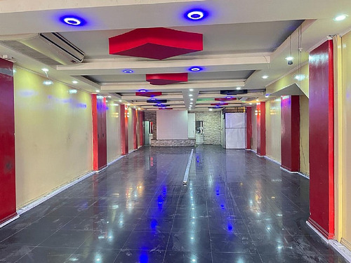 Local Comercial De 310 M2 Con Excelente Ubicación Y Flujo