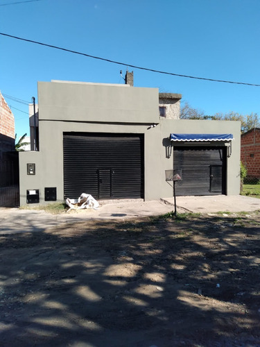 Vendo Casa En Rafael Calzada Con Salon Para Eventos Y Fondo Con Piscina