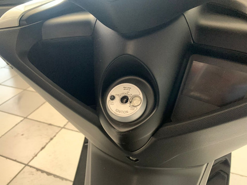 Imagem 9 de 11 de Yamaha - Nmax 160